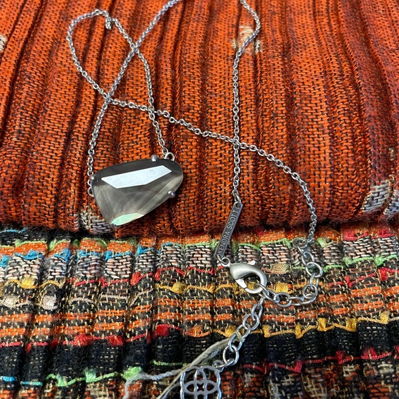 Kendra Scott MOP Isla Necklace - Picture 4 of 5